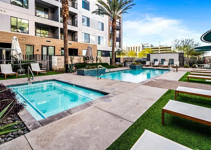Escape To The Twilight 1br Townlake Apartment